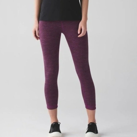 Lululemon Transcend Crop Perforated Chevron Print Leggings Size 4 - Picture 1 of 10